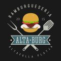 Logo restaurante Altaburg una hamburguesa dibujada con dos herramientas de cocina típica del BBQ, Fondo negro